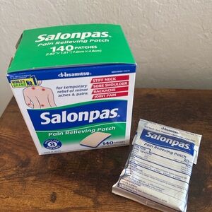 Salonpas Pain Relieving Patch - Green & Blue Box